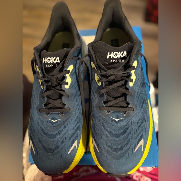 Hoka Arahi 6 Men\'s Shoes - Navy and Yellow